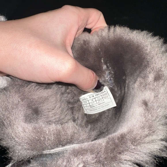 Grey Bow Tie Uggs - Picture 5 of 7